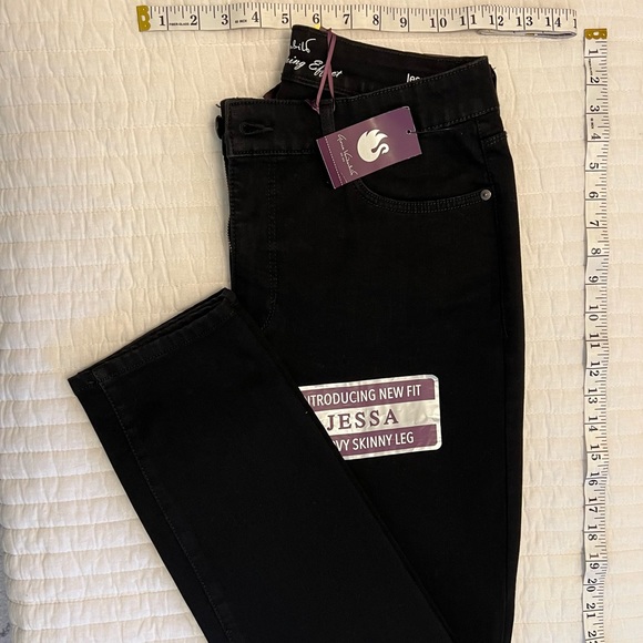 Gloria Vanderbilt “Jessa” Skinny Jeans - Picture 3 of 8